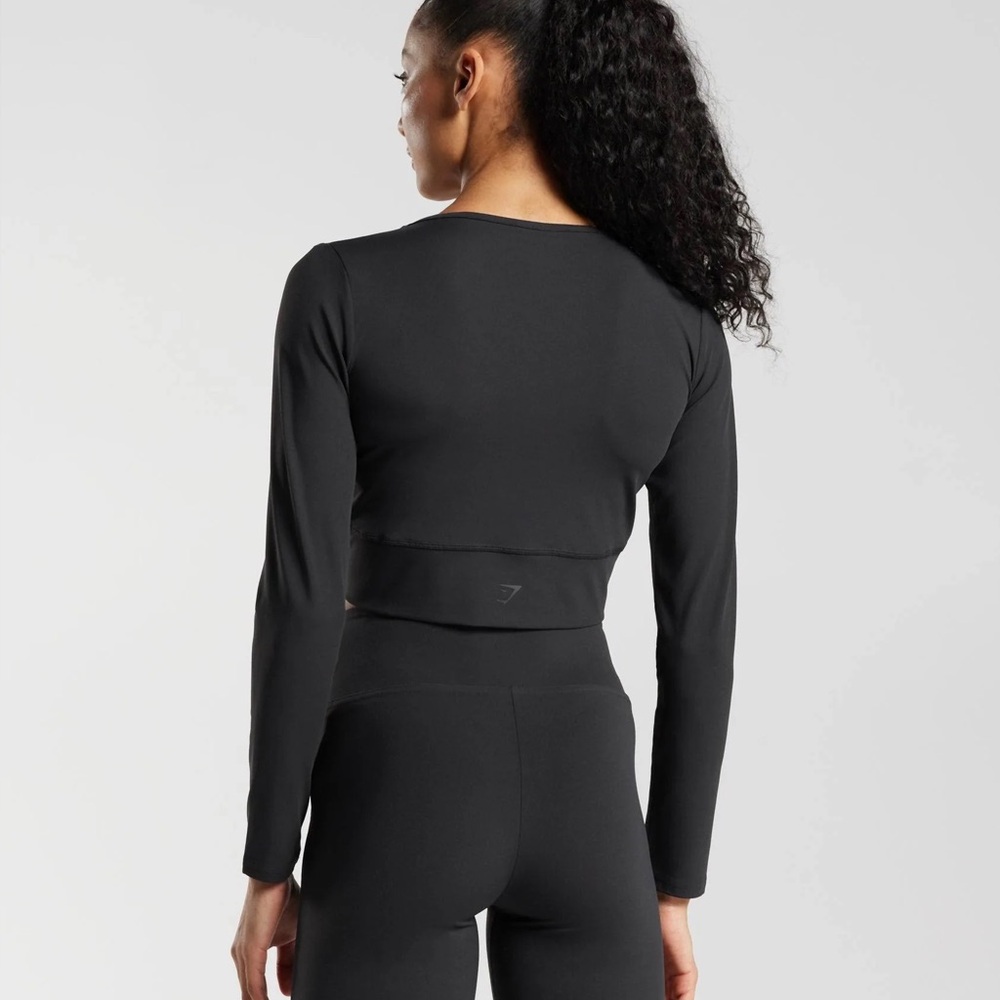 Gymshark Crossover Long Sleeve Work Out Crop Top in Black, Medium - Picture 2 of 10